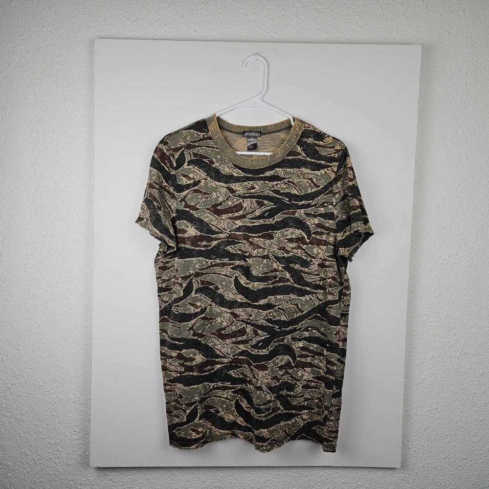 H&M Divided Camo T-Shirt Medium